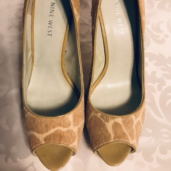 Nine West beige platform pumps 6.5 - Picture 4 of 7
